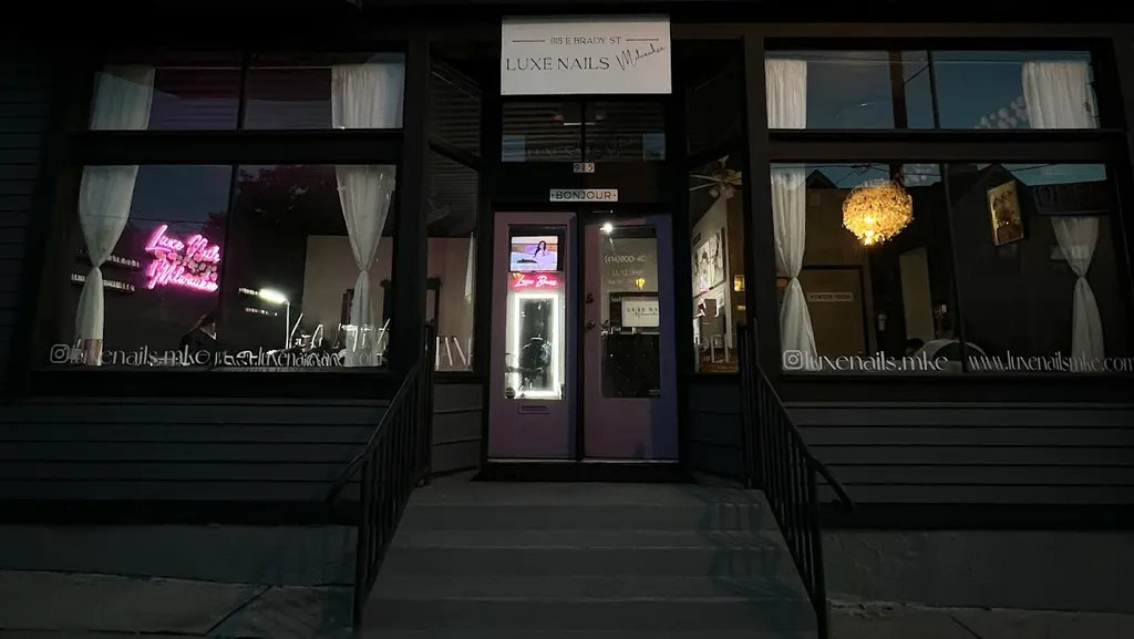 LUXE Nails Milwaukee — Nail salon in Milwaukee